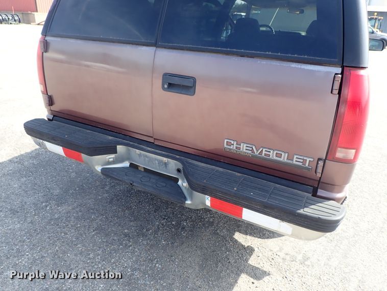 image for item DE1072 1997 Chevrolet Suburban 1500 SUV