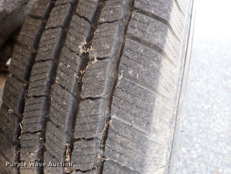 image for item DE1072 1997 Chevrolet Suburban 1500 SUV