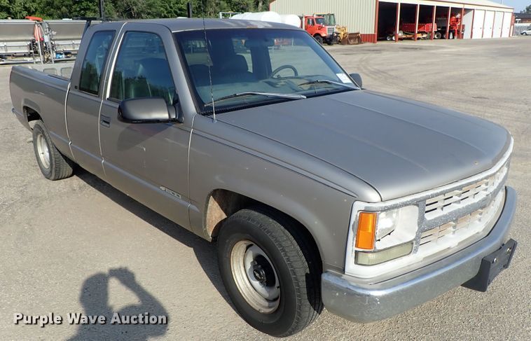 image for item DE1073 1998 Chevrolet C1500 Ext. Cab pickup truck