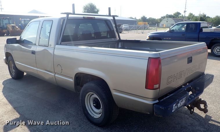 image for item DE1073 1998 Chevrolet C1500 Ext. Cab pickup truck