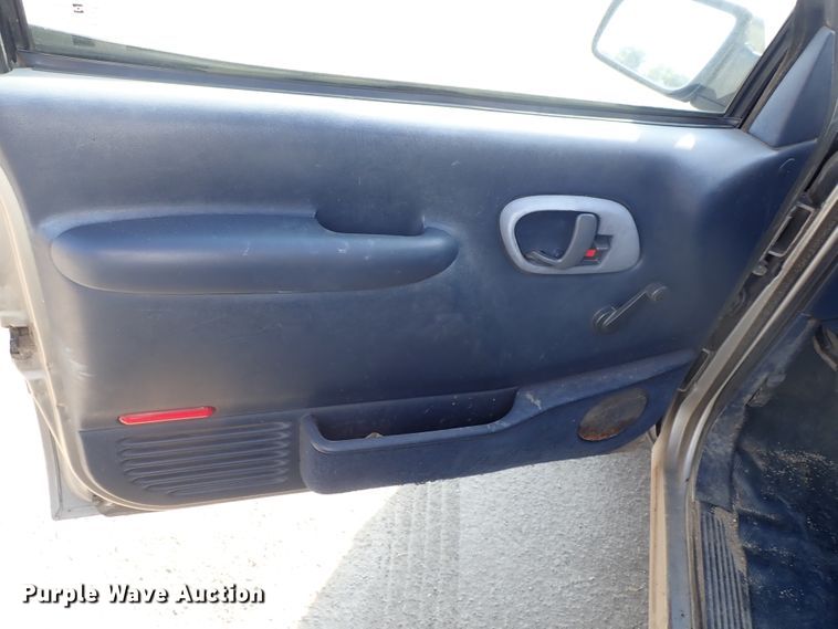 image for item DE1073 1998 Chevrolet C1500 Ext. Cab pickup truck