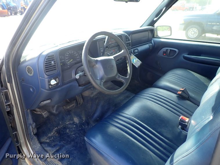 image for item DE1073 1998 Chevrolet C1500 Ext. Cab pickup truck