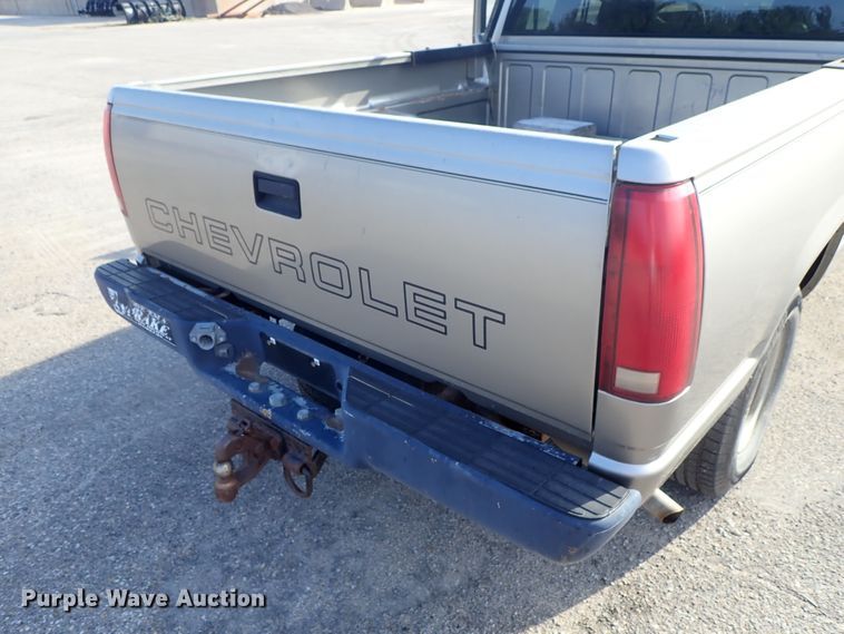 image for item DE1073 1998 Chevrolet C1500 Ext. Cab pickup truck