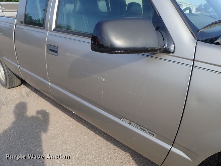 image for item DE1073 1998 Chevrolet C1500 Ext. Cab pickup truck