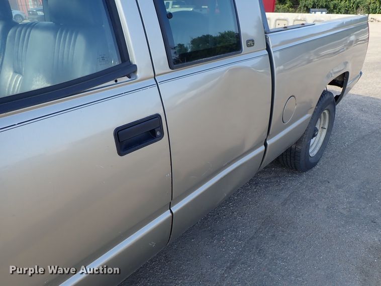 image for item DE1073 1998 Chevrolet C1500 Ext. Cab pickup truck