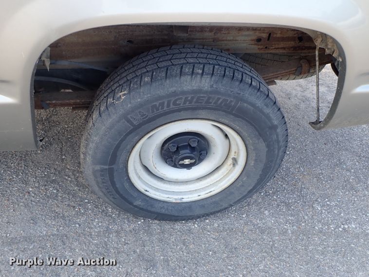 image for item DE1073 1998 Chevrolet C1500 Ext. Cab pickup truck