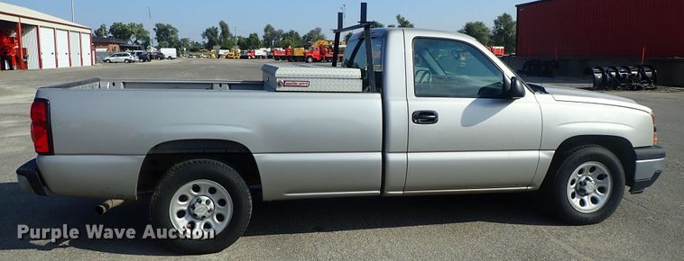 image for item DE1074 2006 Chevrolet Silverado 1500 pickup truck