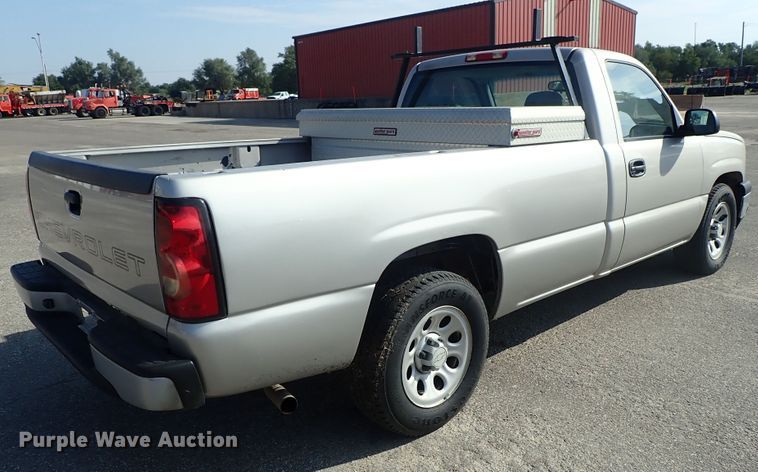 image for item DE1074 2006 Chevrolet Silverado 1500 pickup truck
