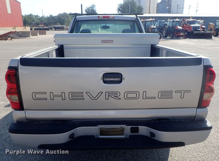 image for item DE1074 2006 Chevrolet Silverado 1500 pickup truck