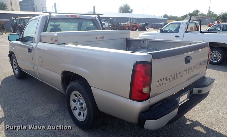 image for item DE1074 2006 Chevrolet Silverado 1500 pickup truck