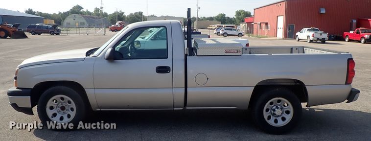 image for item DE1074 2006 Chevrolet Silverado 1500 pickup truck