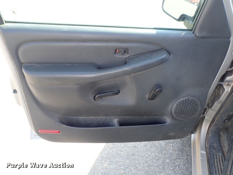 image for item DE1074 2006 Chevrolet Silverado 1500 pickup truck