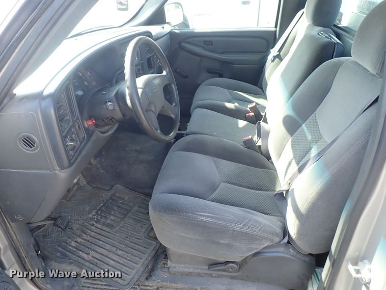 image for item DE1074 2006 Chevrolet Silverado 1500 pickup truck