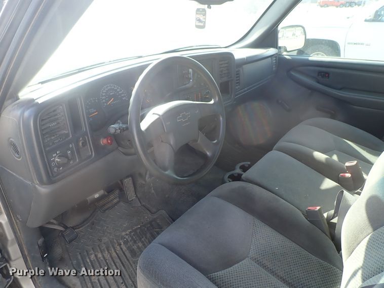 image for item DE1074 2006 Chevrolet Silverado 1500 pickup truck