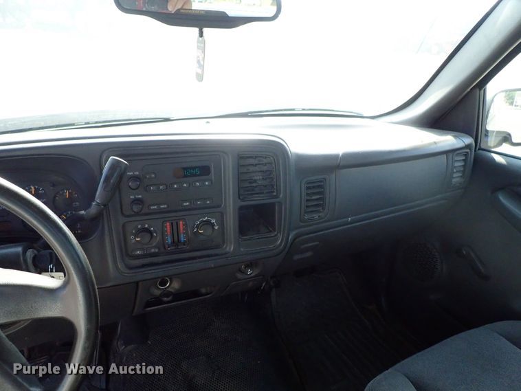 image for item DE1074 2006 Chevrolet Silverado 1500 pickup truck
