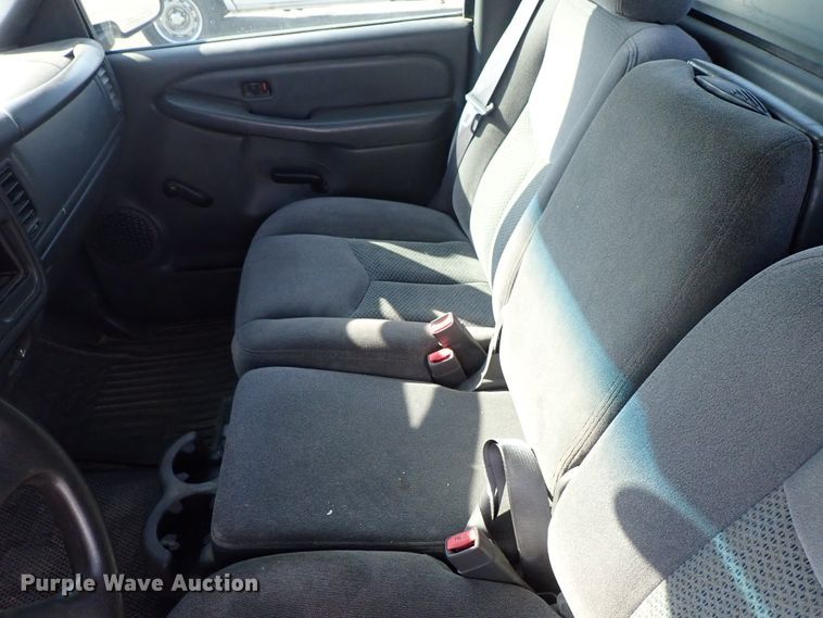 image for item DE1074 2006 Chevrolet Silverado 1500 pickup truck