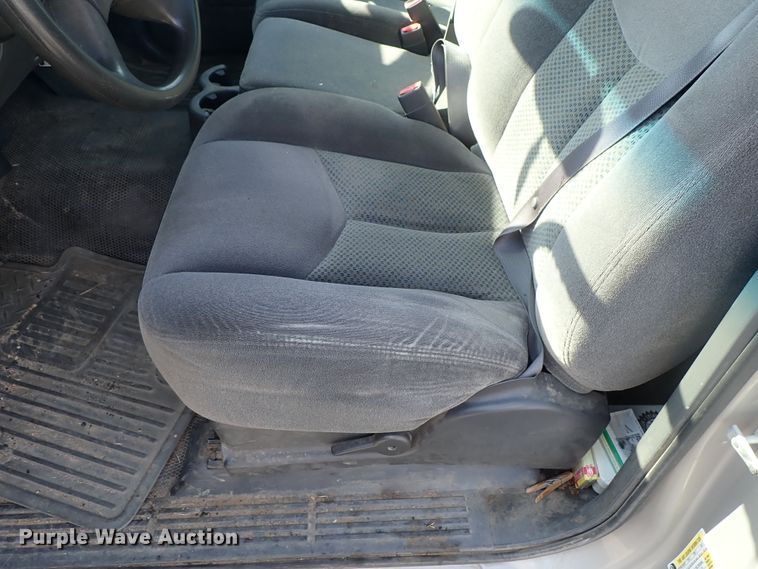 image for item DE1074 2006 Chevrolet Silverado 1500 pickup truck