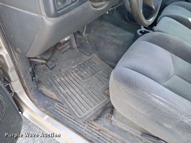 image for item DE1074 2006 Chevrolet Silverado 1500 pickup truck