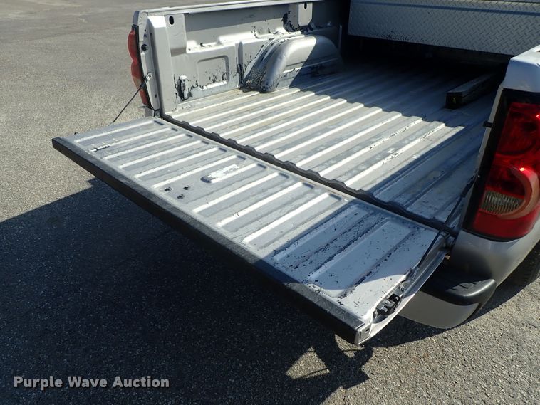 image for item DE1074 2006 Chevrolet Silverado 1500 pickup truck