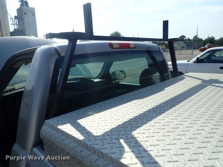 image for item DE1074 2006 Chevrolet Silverado 1500 pickup truck