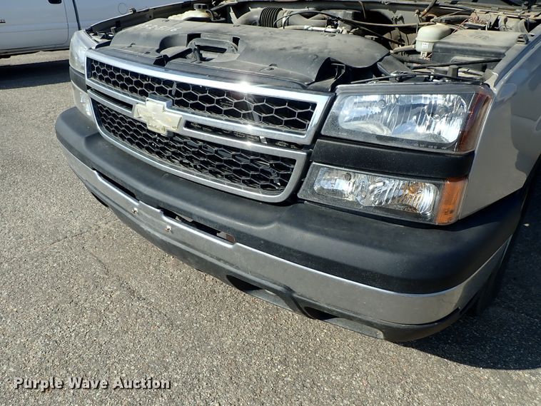 image for item DE1074 2006 Chevrolet Silverado 1500 pickup truck