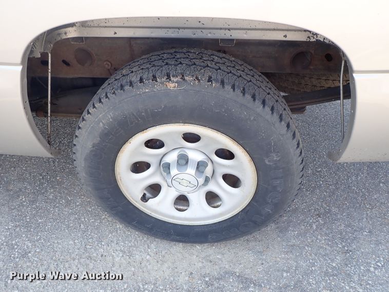 image for item DE1074 2006 Chevrolet Silverado 1500 pickup truck