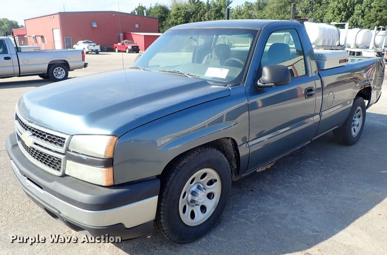 image for item DE1076 2006 Chevrolet Silverado 1500 pickup truck