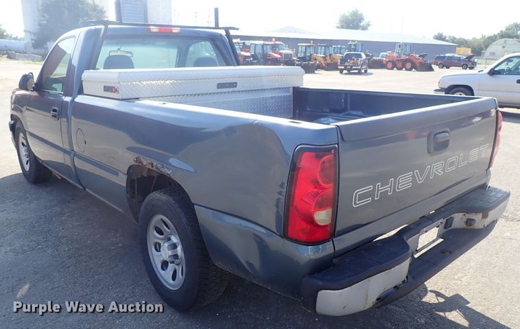 image for item DE1076 2006 Chevrolet Silverado 1500 pickup truck