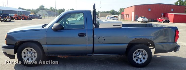 image for item DE1076 2006 Chevrolet Silverado 1500 pickup truck