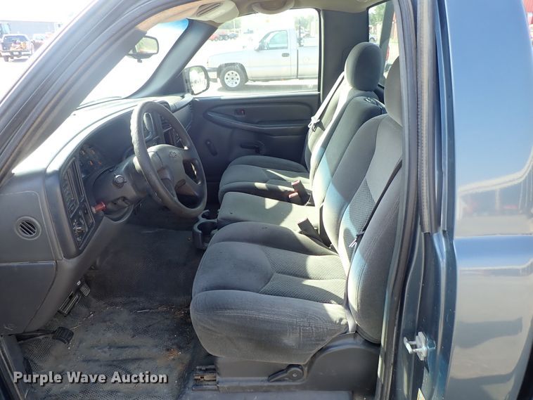 image for item DE1076 2006 Chevrolet Silverado 1500 pickup truck