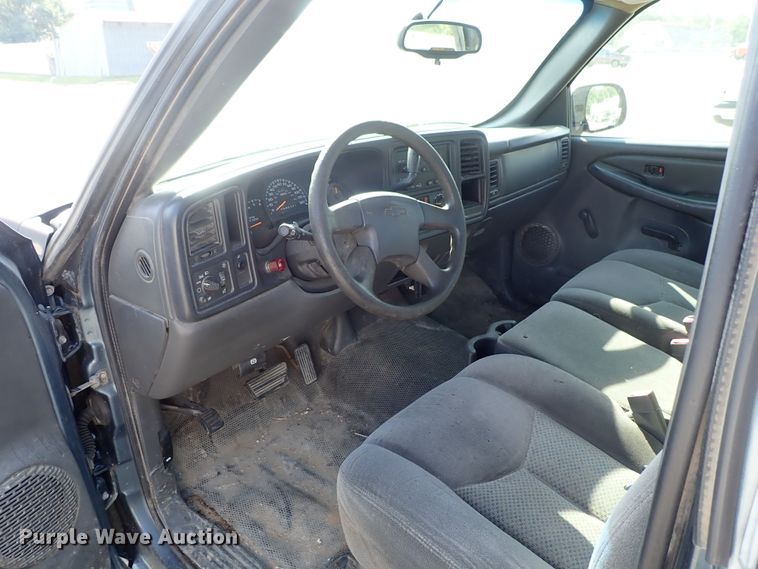 image for item DE1076 2006 Chevrolet Silverado 1500 pickup truck