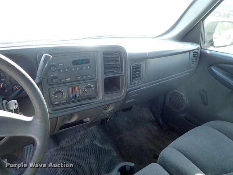 image for item DE1076 2006 Chevrolet Silverado 1500 pickup truck
