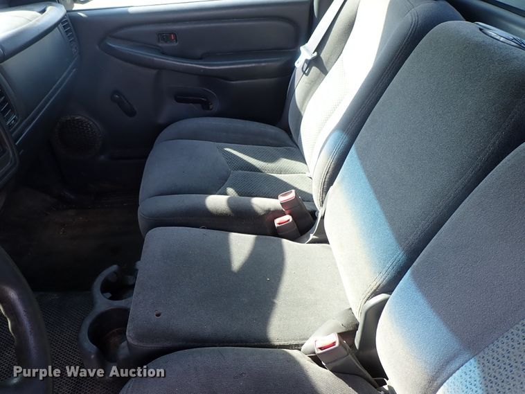 image for item DE1076 2006 Chevrolet Silverado 1500 pickup truck