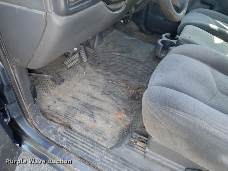 image for item DE1076 2006 Chevrolet Silverado 1500 pickup truck