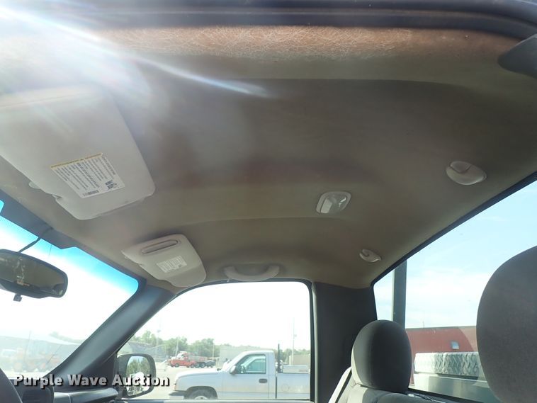 image for item DE1076 2006 Chevrolet Silverado 1500 pickup truck