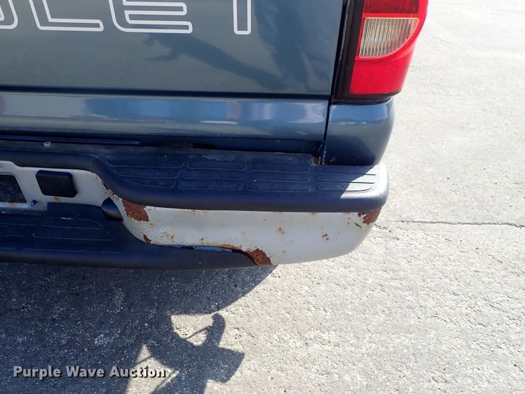 image for item DE1076 2006 Chevrolet Silverado 1500 pickup truck