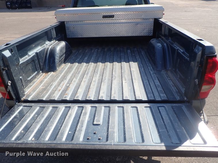 image for item DE1076 2006 Chevrolet Silverado 1500 pickup truck