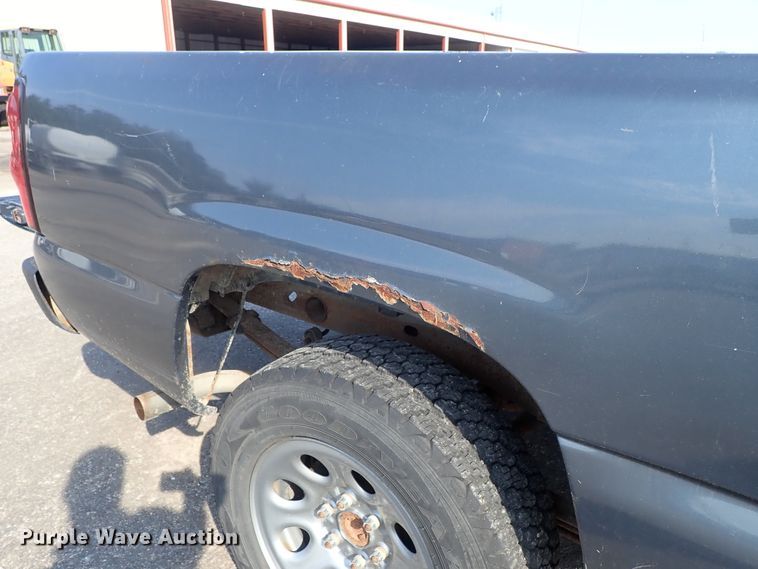 image for item DE1076 2006 Chevrolet Silverado 1500 pickup truck