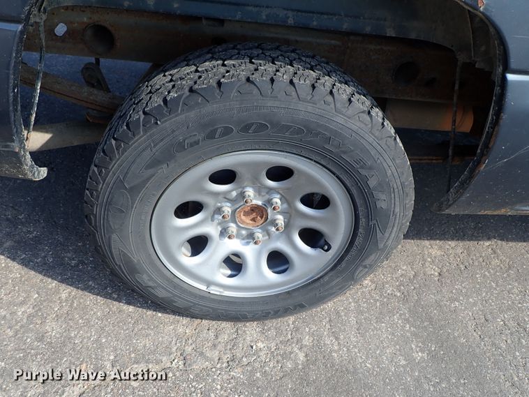 image for item DE1076 2006 Chevrolet Silverado 1500 pickup truck