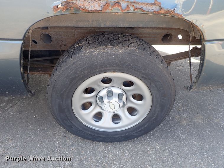 image for item DE1076 2006 Chevrolet Silverado 1500 pickup truck