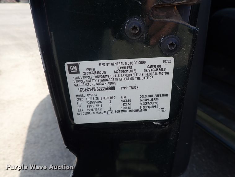 image for item DE1079 2002 Chevrolet Silverado 1500 pickup truck