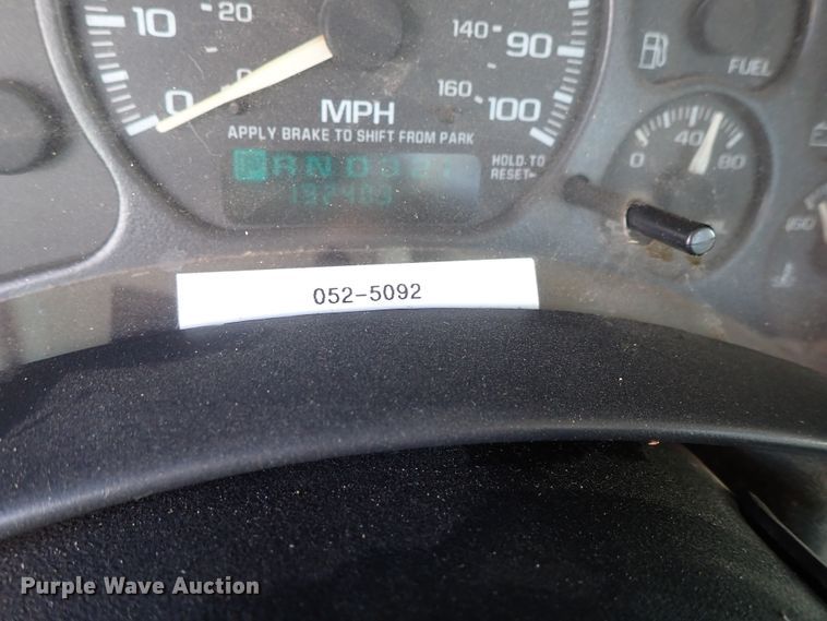 image for item DE1079 2002 Chevrolet Silverado 1500 pickup truck