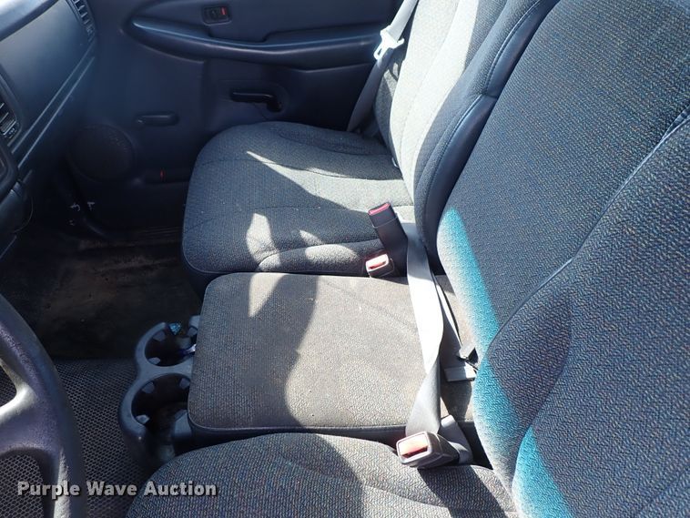 image for item DE1079 2002 Chevrolet Silverado 1500 pickup truck