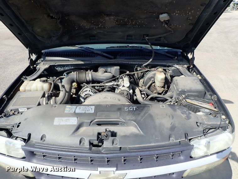 image for item DE1079 2002 Chevrolet Silverado 1500 pickup truck