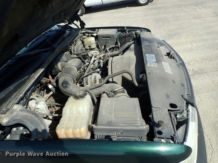 image for item DE1079 2002 Chevrolet Silverado 1500 pickup truck