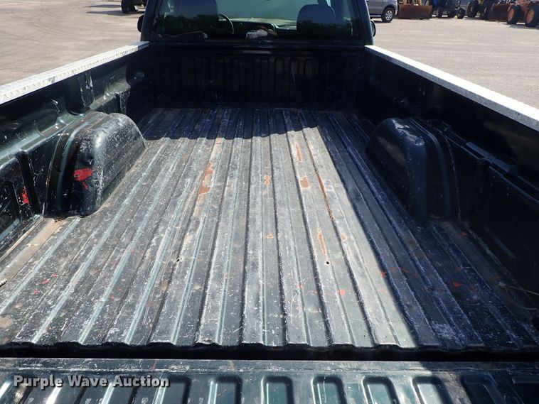 image for item DE1079 2002 Chevrolet Silverado 1500 pickup truck