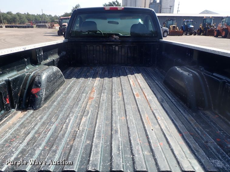 image for item DE1079 2002 Chevrolet Silverado 1500 pickup truck