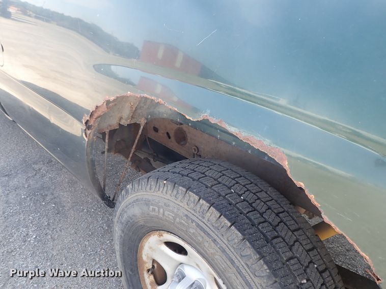 image for item DE1079 2002 Chevrolet Silverado 1500 pickup truck