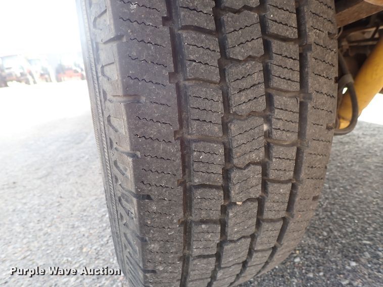 image for item DE1079 2002 Chevrolet Silverado 1500 pickup truck