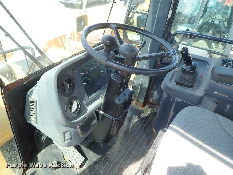 image for item DE1080 2006 John Deere 444J wheel loader